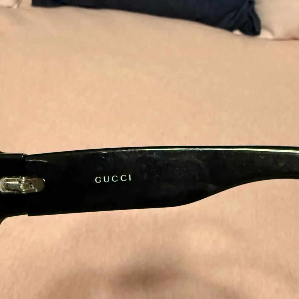 Gucci Black Rectangular Men's Sunglasses with Dark Lenses - Picture 4 of 5